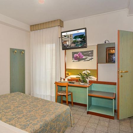 Hotel Paris Лидо-ди-Камайоре Экстерьер фото
